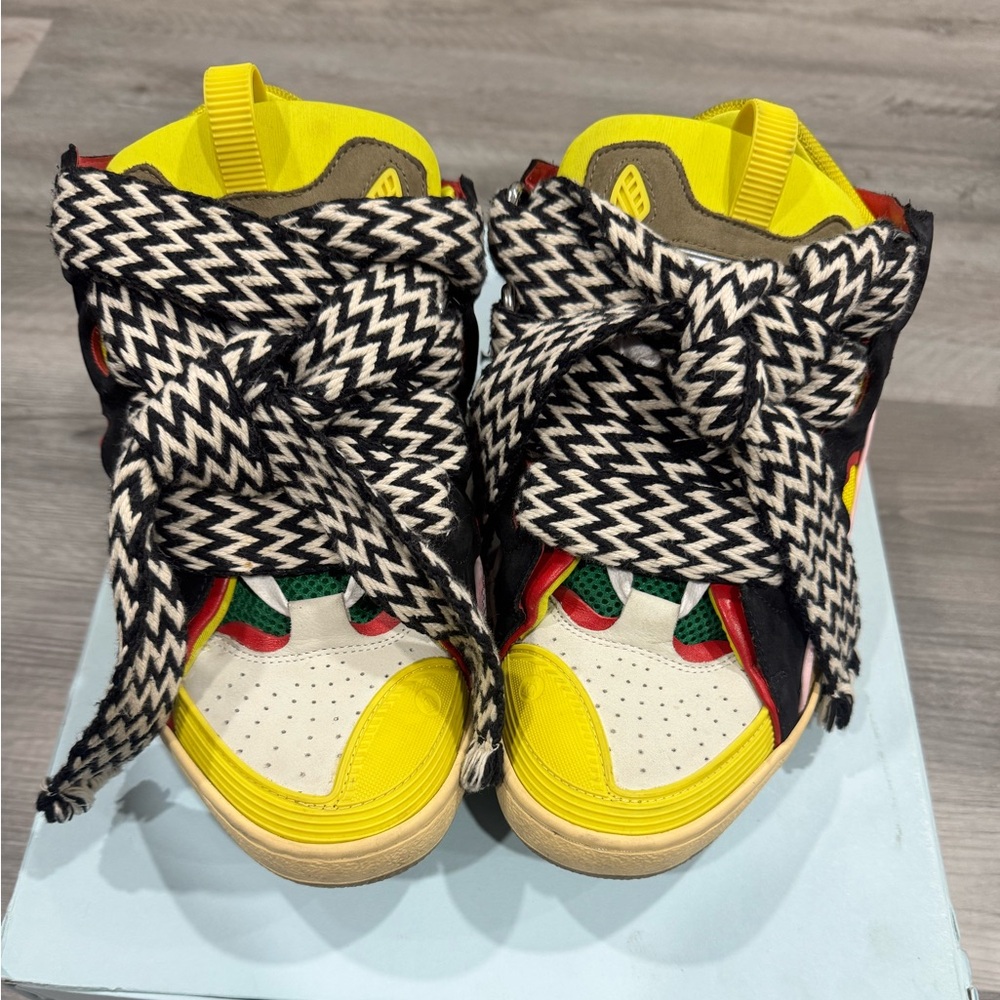 White Yellow/Cream - Size 42/US Men’s Size 9